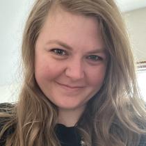 Emily Loveland headshot